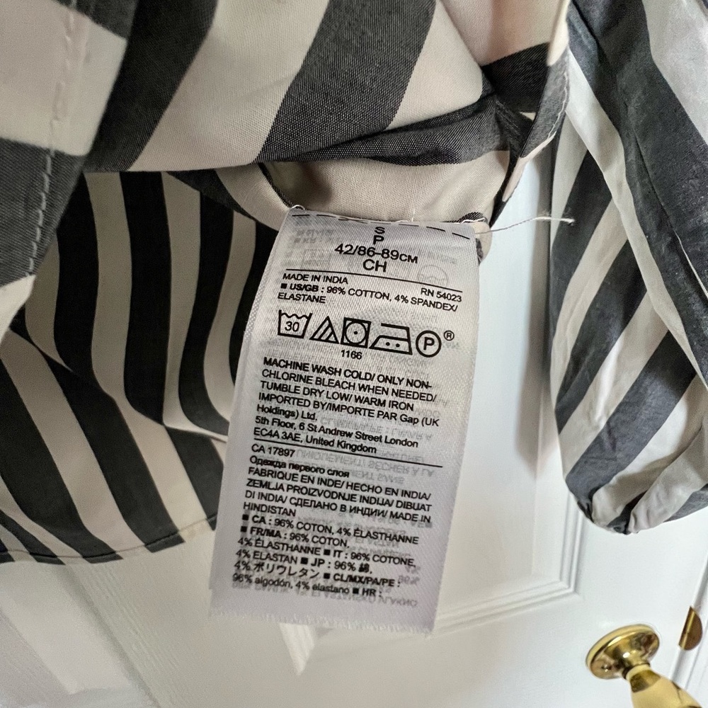 BANANA REPUBLIC Puff Sleeve Striped Blouse | Gray & White | Size Small - Picture 9 of 9